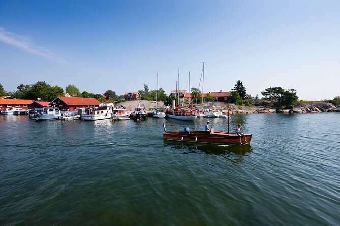 Guided 3-Day Kayak and Wildcamp Tour in Stockholm Archipelago - Day 1: Stockholm fika, paddling from Stavsnäs Vinterhamn, then your first camp night