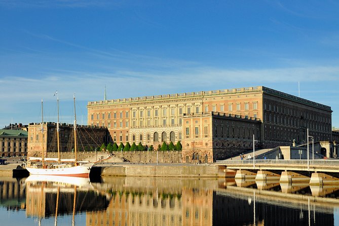 Hop-On Hop-Off Bus and Boat Ticket in Stockholm - Royal Palace (Kungliga Slottet) and Nybroplan: Classic Stockholm in One Ride