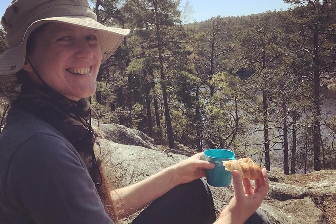 Midnight Sun and Campfire - National Park evening hike Stockholm - Campfire dinner: vegan and made over fire