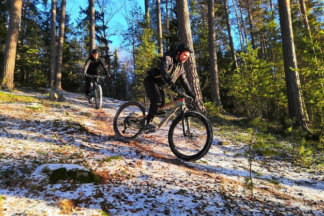 Mountain Biking Small-Group in Stockholm Forests for Beginners - How the day flows: from MTB introduction to trail time