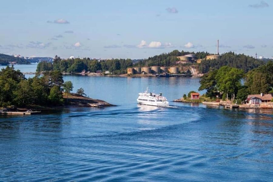 Stockholm: Archipelago Guided Boat & Walking Tour of Vaxholm - Stockholm Archipelago to Vaxholm: why this tour works