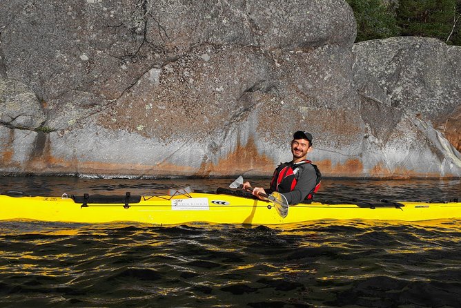 Stockholm Archipelago Kayaking Day Tour - The middle stop: swim time and lunch on a rocky shore