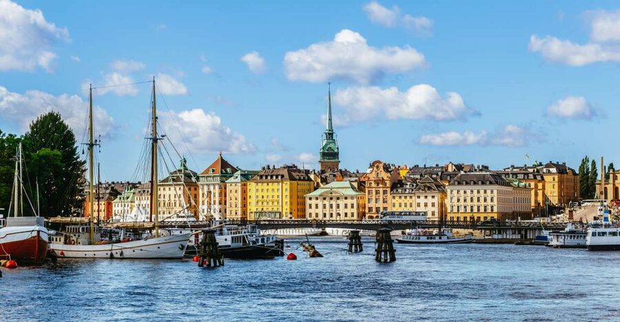 Stockholm: City Archipelago Sightseeing Cruise with Guide - Cafeteria and onboard comfort: snacks, drinks, and what to expect