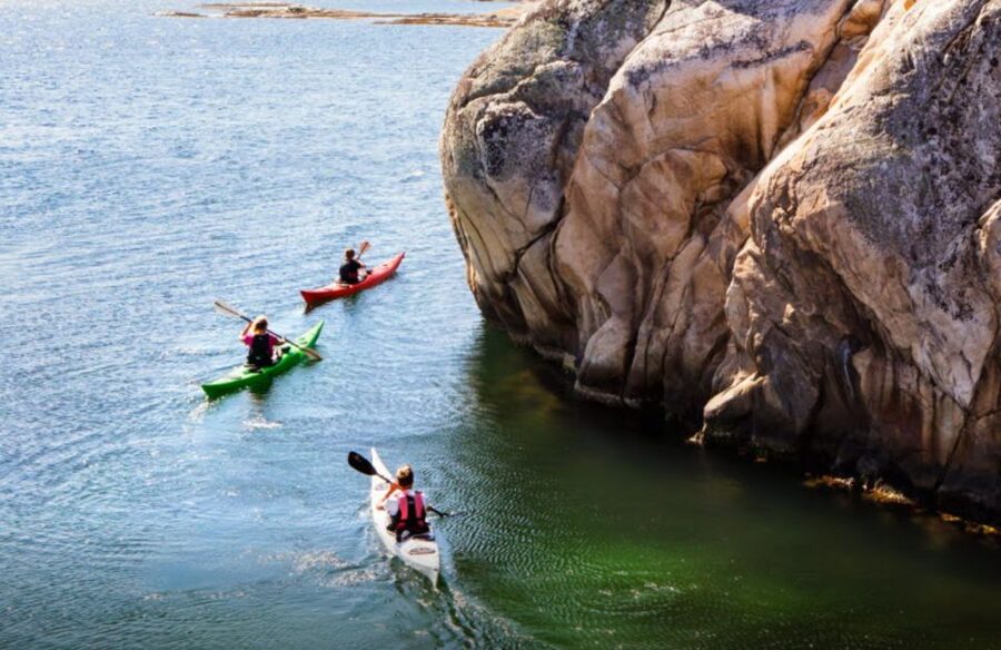 Stockholm: Full-Day Archipelago Kayaking Adventure - From The Green Trails Base to the Islands in About 30 Minutes