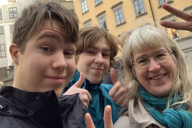 Stockholm Ghost Hunt: Self-Guided Tour and Puzzle Adventure - Bonde Palace and the Royal Palace: classic Stockholm landmarks, puzzle style