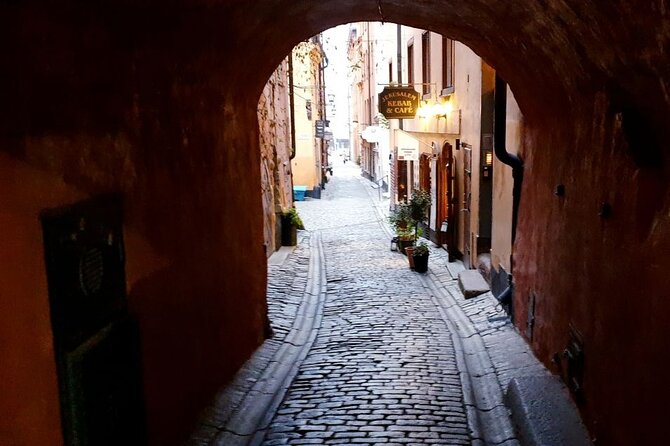Stockholm Ghost Hunt: Self-Guided Tour and Puzzle Adventure - Nobel Prize Museum clue stop: a spooky breather