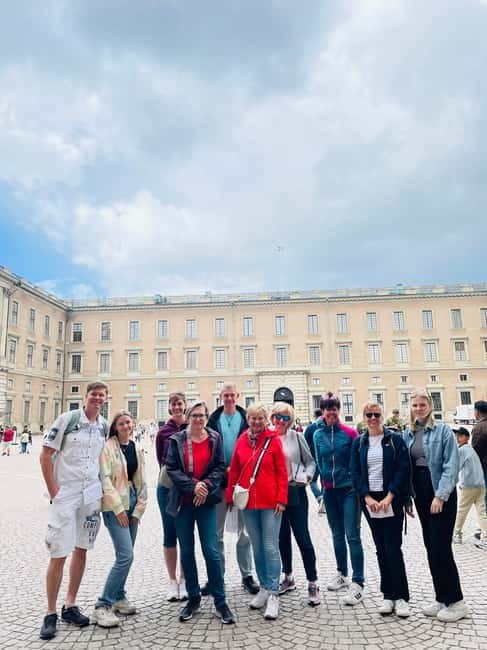 Stockholm: Old Town Guided Walking Tour (English / Deutsch) - Royal Palace and Stockholm Cathedral: outside views that still teach