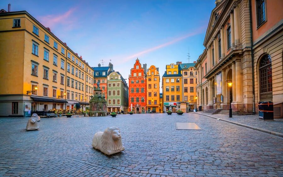 Stockholm: Old Town Highlights Private Walking Tour - The 4-hour option: Royal Palace skip-the-line and Crown Treasury time