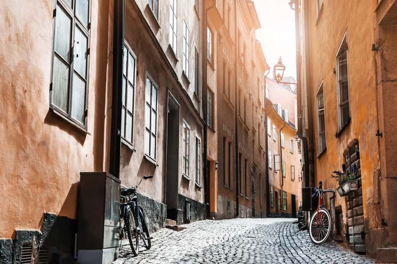 Stockholm: Old Town Historical Walking Tour - Mynttorget 1: a smart starting point you can actually find