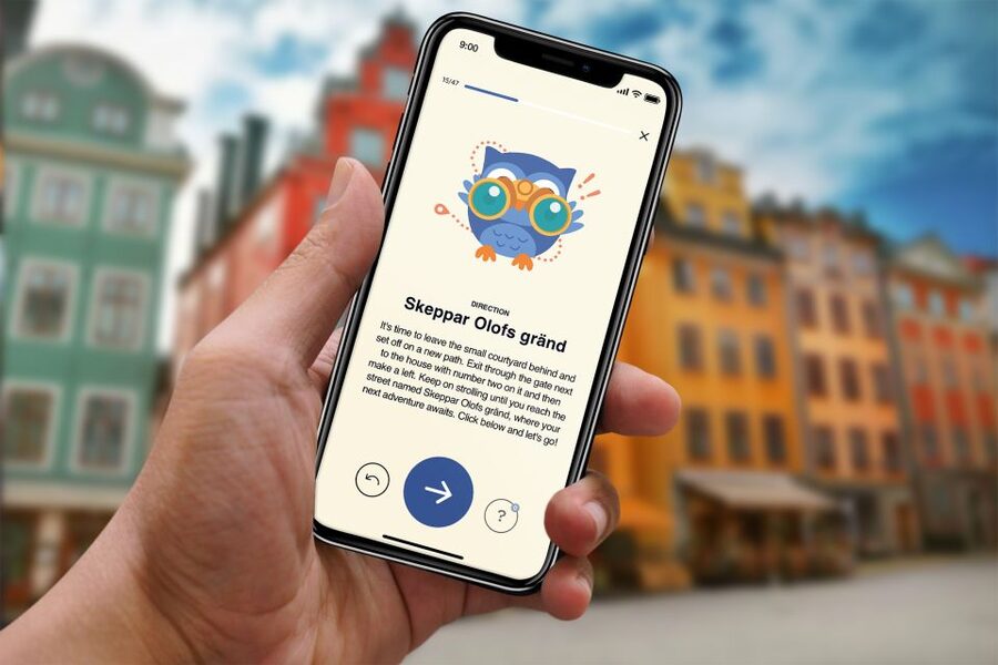 Stockholm: Old Town Self-Guided Tour Learn and solve Puzzles - Starting in the Royal Palace outer courtyard: where the story begins