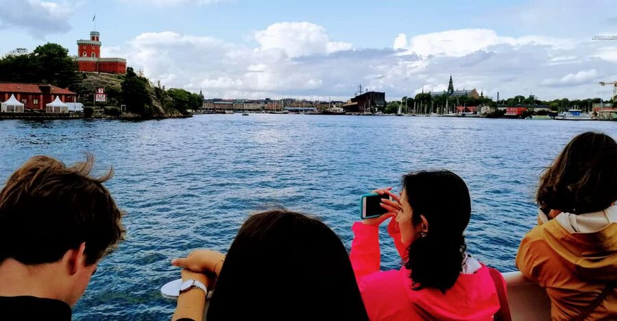 Stockholm: Old Town Walking Tour and the Vasa Museum - Lake Mälaren views and City Hall photo stops