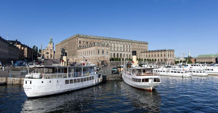 Stockholm: Old Town Walking Tour w/ Vasa Museum & Boat Ride - Old Town route and meeting points: where the tour actually starts