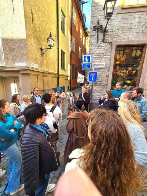 Stockholm: Old Town Walking Tour with Local Guide - Old Town on foot: why this 2-hour tour works