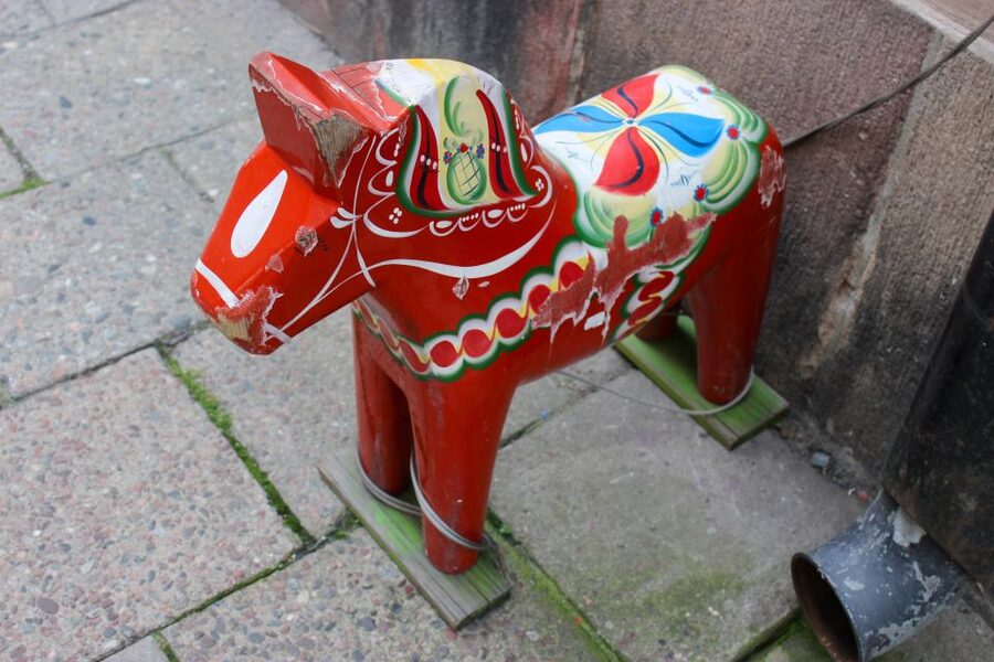 Stockholm: Personalized Guided Tour for Families - How the guide keeps kids engaged (mini-challenges and age tailoring)