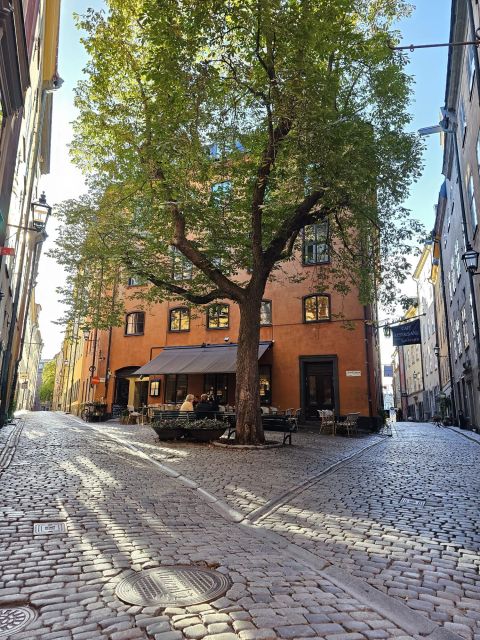 Stockholm: Secrets of Gamla Stan Guided Tour w/ Fika Option - Small group energy and why 10 people matters