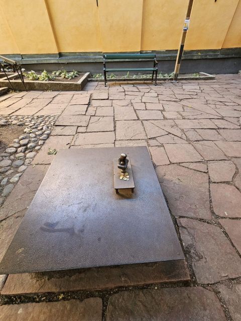 Stockholm: Secrets of Gamla Stan Guided Tour w/ Fika Option - The 17th-century Baroque Royal Palace stop that anchors the stories
