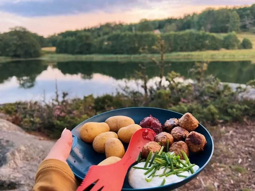 Stockholm: Sunset Hike in Tyresta National Park with Meal - Guides in English: what the best ones add to the walk