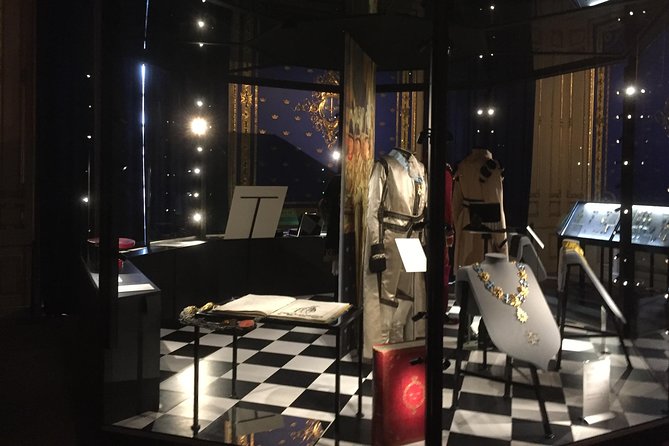 Stockholm Top attractions all-inclusive Gran Tour - Royal Palace: Three Crowns and the logic of power