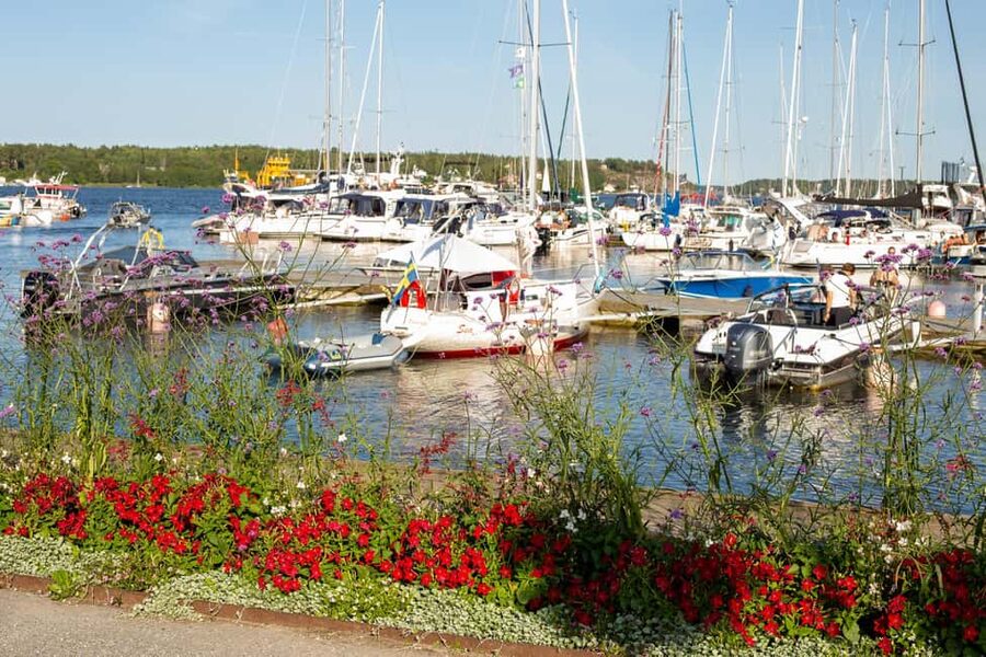 Vaxholm & Stockholm Archipelago: Guided Excursion, Day Trip - Old artillery battery tracks and beach time in the Baltic