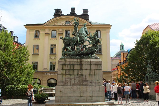 Walking Tour of Stockholm Old Town - Royal Opera and the battle of Brunkeberg: closing with symbols